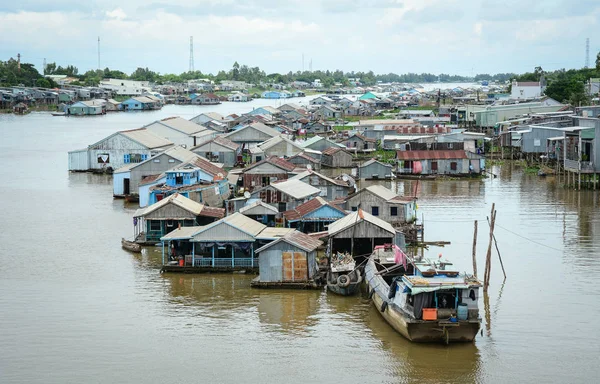 Floating village in Mekong Delta, Vietnã — Fotografia de Stock