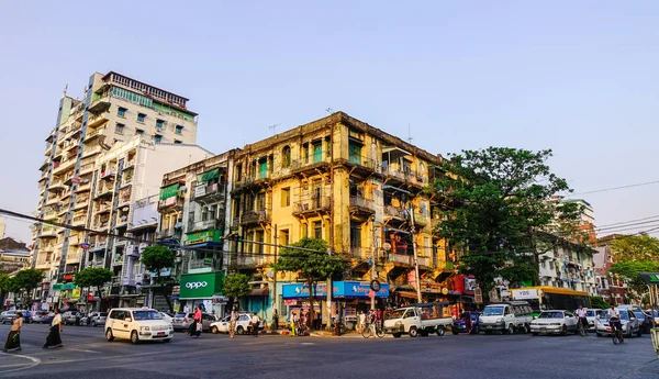 Edifícios antigos em Yangon, Myanmar — Fotografia de Stock