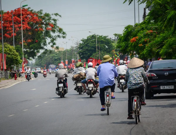 Tráfico en la calle en Hai Phong, Vietnam — Foto de Stock