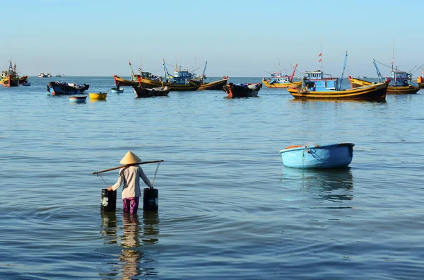 Pueblo pesquero en Nha Trang, Vietnam — Foto de Stock