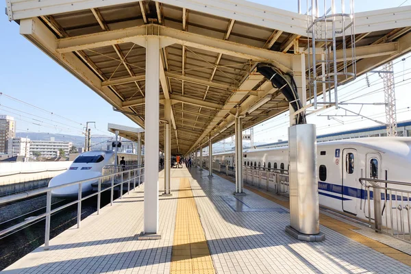 Shinkansen sur la piste à Tokyo, Japon — Photo