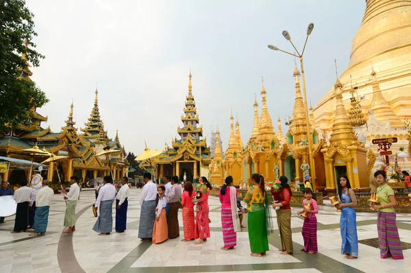 Shwedagon Paya Pagoda a Yangon, Myanmar — Foto Stock