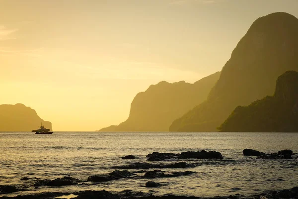 일몰 섬의 바다 풍경 — 스톡 사진