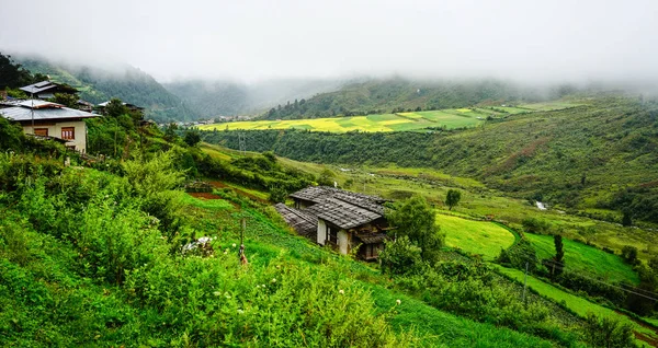 Горный пейзаж Бутана — стоковое фото