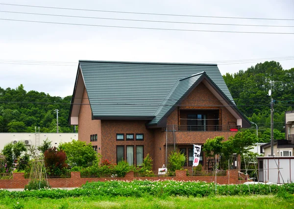 Maison rurale au jour d'été — Photo