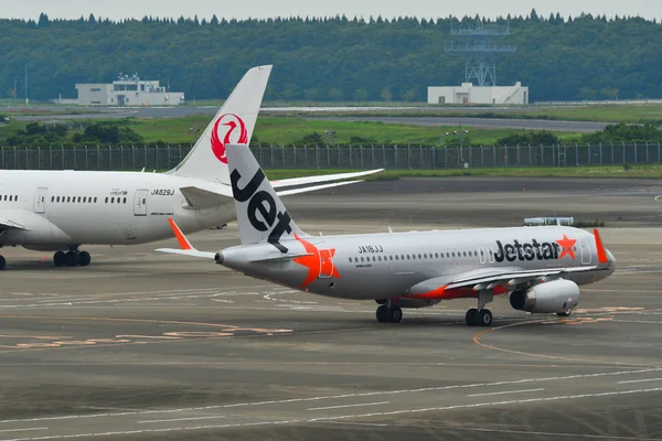 Пасажирський літак в Токіо Наріта — стокове фото