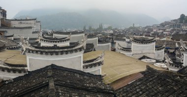 Hunan, Çin'deki antik evlerin çatısı 