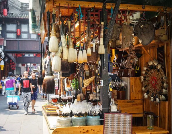 Chengdu antik kentte hediyelik eşya dükkanları, Çin — Stok fotoğraf