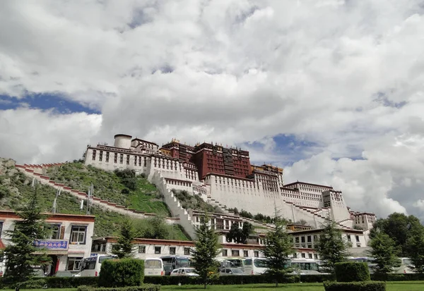 Palacio de Potala en Lhasa, región del Tíbet —  Fotos de Stock