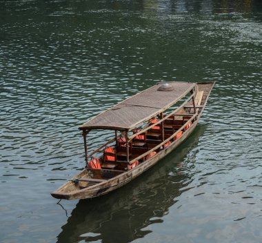 Ana kanalda ahşap tekneler 