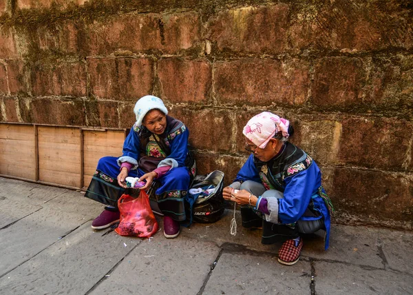 Vendendo lembranças na Cidade Velha de Fenghuang — Fotografia de Stock