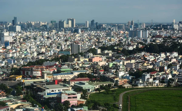 Vue aérienne du paysage urbain par temps ensoleillé — Photo