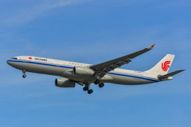 Singapur Havaalanı'na uçak inişi 