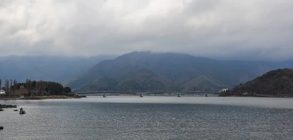 Belo lago e montanha em Yamanashi, Japão — Fotografia de Stock