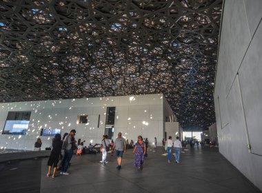 Louvre Müzesi Abu Dabi, Bae