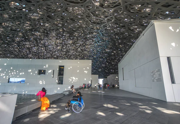 Museo del Louvre de Abu Dhabi, Emiratos Árabes Unidos — Foto de Stock