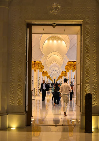 Interior de la Gran Mezquita Sheikh Zayed — Foto de Stock