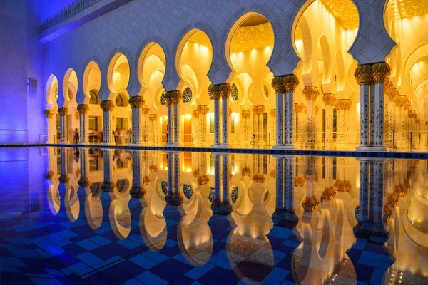 Arkitektur för stora moskén Abu Dhabi — Stockfoto