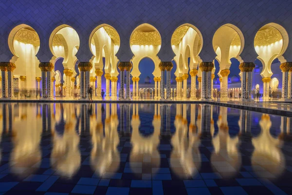 Architecture of Grand Mosque Abu Dhabi — Stock Photo, Image