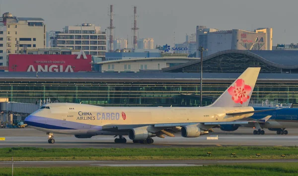 Avião no Aeroporto de Saigon, Vietnã — Fotografia de Stock