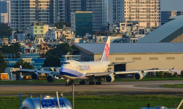 サイゴン空港での飛行機, ベトナム — ストック写真