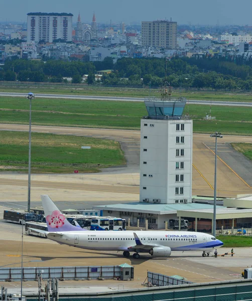 Avion à l'aéroport de Saigon, Vietnam — Photo