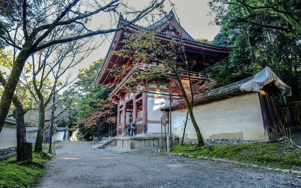 Puerta de madera del templo japonés — Foto de Stock