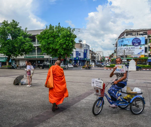 Monjes budistas en Chiang Mai, Tailandia —  Fotos de Stock