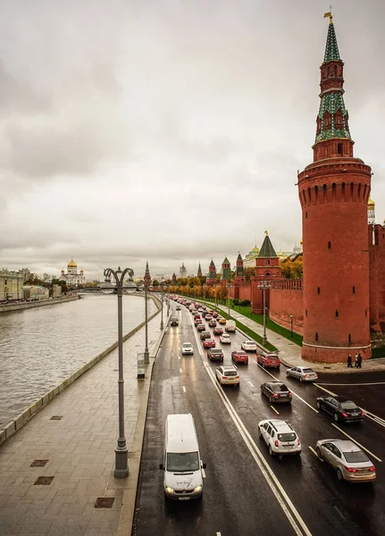 Вид на Кремль и берег реки — стоковое фото