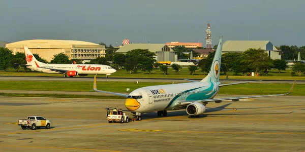 Bangkok Havaalanı yolcu uçağı — Stok fotoğraf