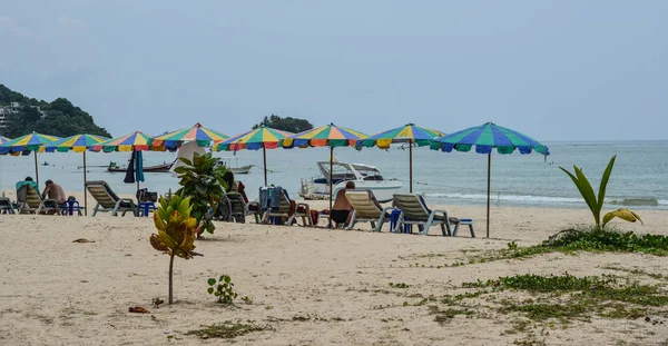 Písečná pláž na ostrově Phuket, Thajsko — Stock fotografie