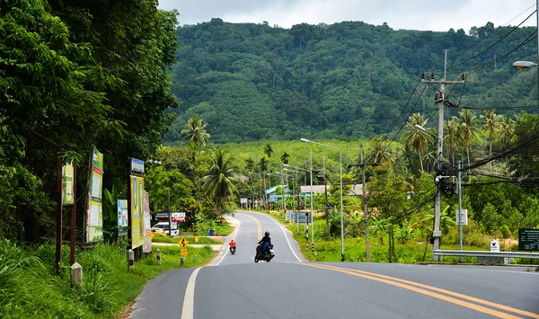 Estrada rural em Phuket, Tailândia — Fotografia de Stock