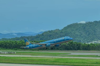 Yolcu uçağı kalkıyor. 