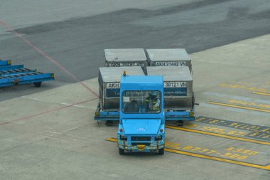 Yük arabaları ile yüklenen Bagaj