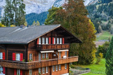 Sonbaharda dağ köyü ile Peyzaj 