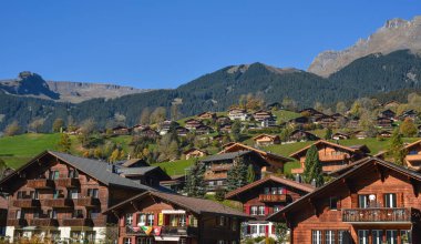 Sonbaharda dağ köyü ile Peyzaj 