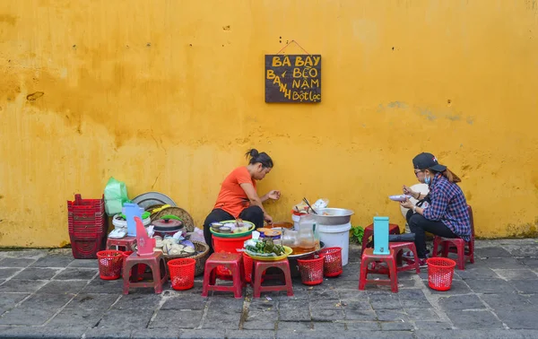 Уличная еда в Хойане, Вьетнам — стоковое фото