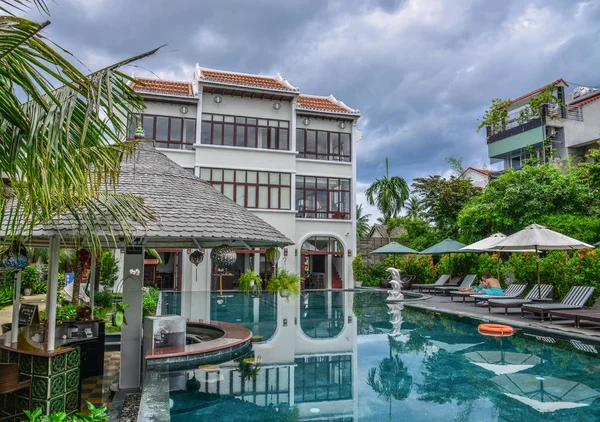 Piscina de resort de lujo — Foto de Stock