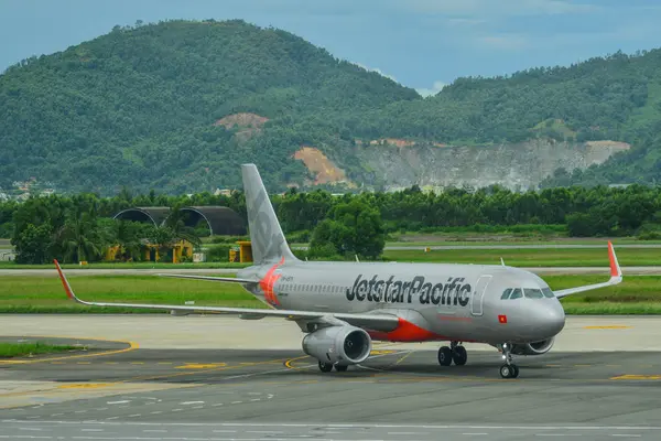 Osobní letadlo na letišti Da Nang — Stock fotografie