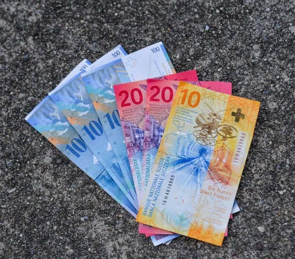 Коллекция новых швейцарских банкнот — стоковое фото