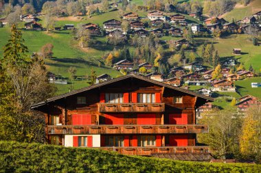 Sonbaharda dağ köyü ile Peyzaj 