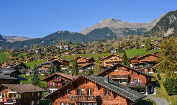 Sonbaharda dağ köyü ile Peyzaj 