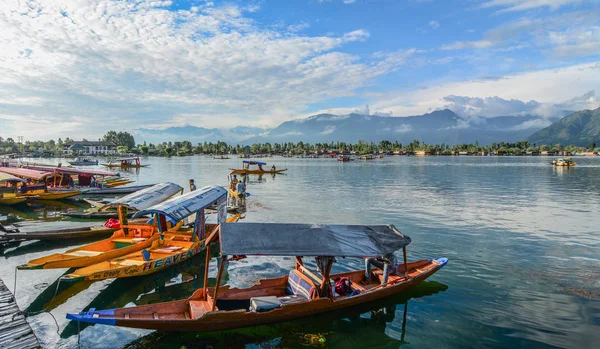 Paisagem de Dal Lake em Srinagar, Índia — Fotografia de Stock