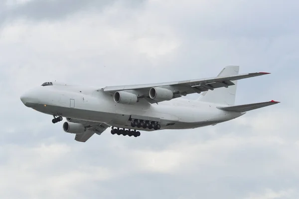 Wolga-Dnepr Antonov An-124 — Stockfoto