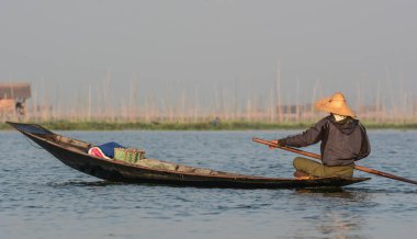 Inle Gölü'nde balık yakalamak, Myanmar
