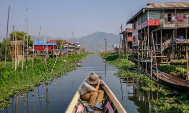 Inle Gölü üzerinde yüzen evler, Myanmar 