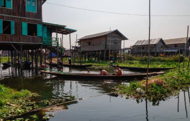 Inle Gölü üzerinde yüzen evler, Myanmar 