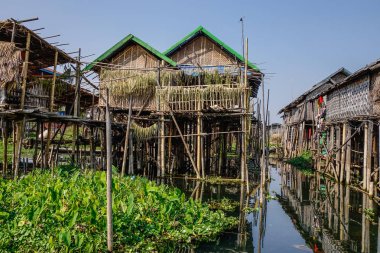 Inle Gölü üzerinde yüzen evler, Myanmar 