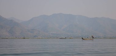 Inle Gölü'nde balık yakalamak, Myanmar