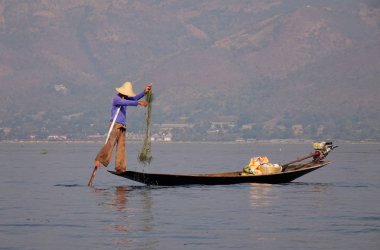 Inle Gölü'nde balık yakalamak, Myanmar